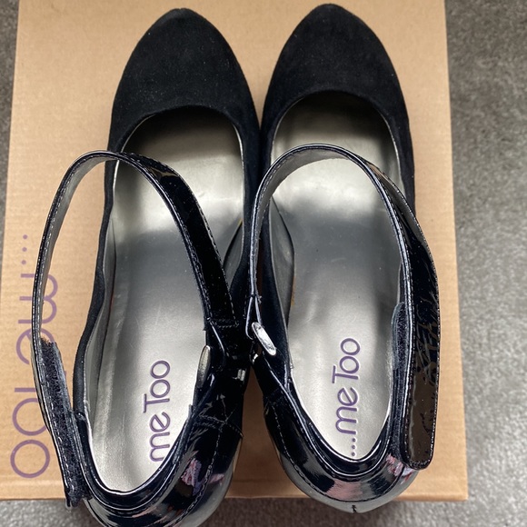 Me too LizbethII size 8.5 platform heels.   EUC - Picture 6 of 10